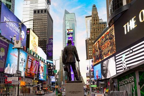 Millennium Hotel Broadway Times Square - Tap to explore photos