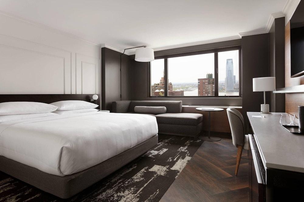 New York Marriott Downtown Room Type - Deluxe Room, 1 King Bed
