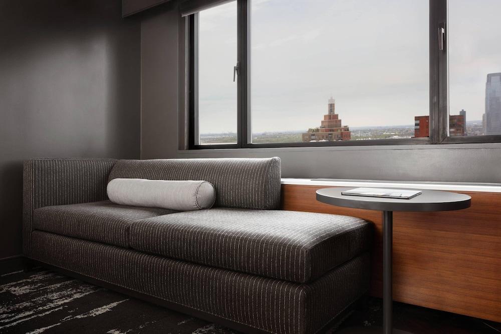 New York Marriott Downtown Room Type - Deluxe Room, 2 Double Beds, River View