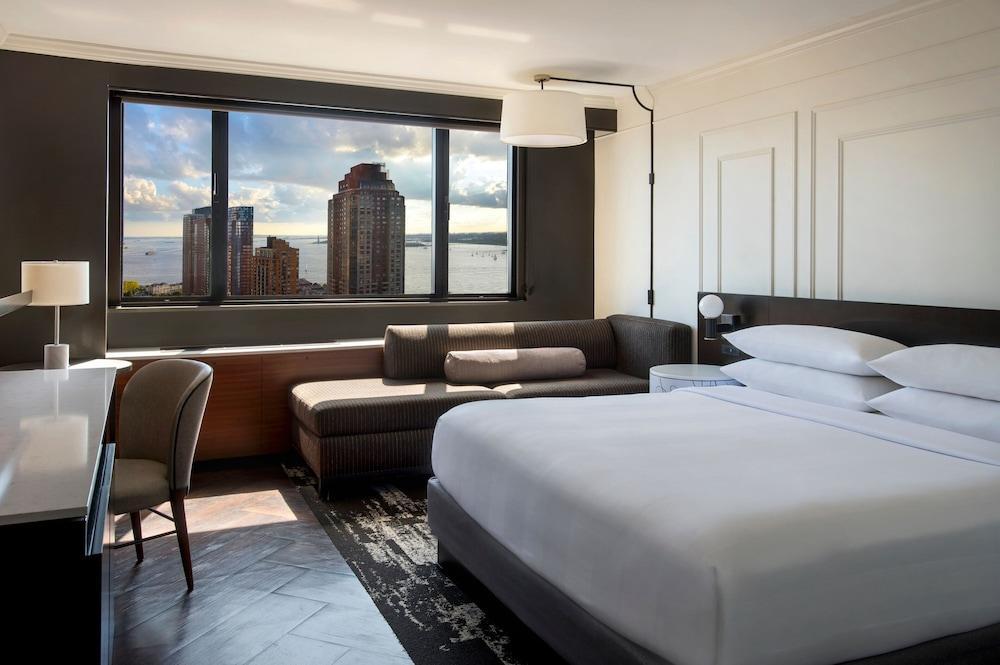 New York Marriott Downtown Room Type - Deluxe Room, 1 King Bed, Harbor View