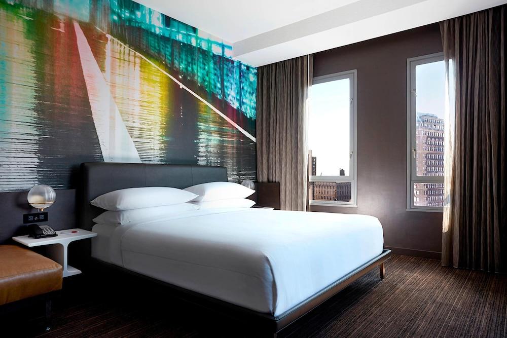 New York Marriott at the Brooklyn Bridge Room Type - Room, 1 King Bed, City View