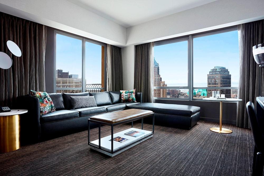 New York Marriott at the Brooklyn Bridge Room Type - Suite, 1 Bedroom, Terrace