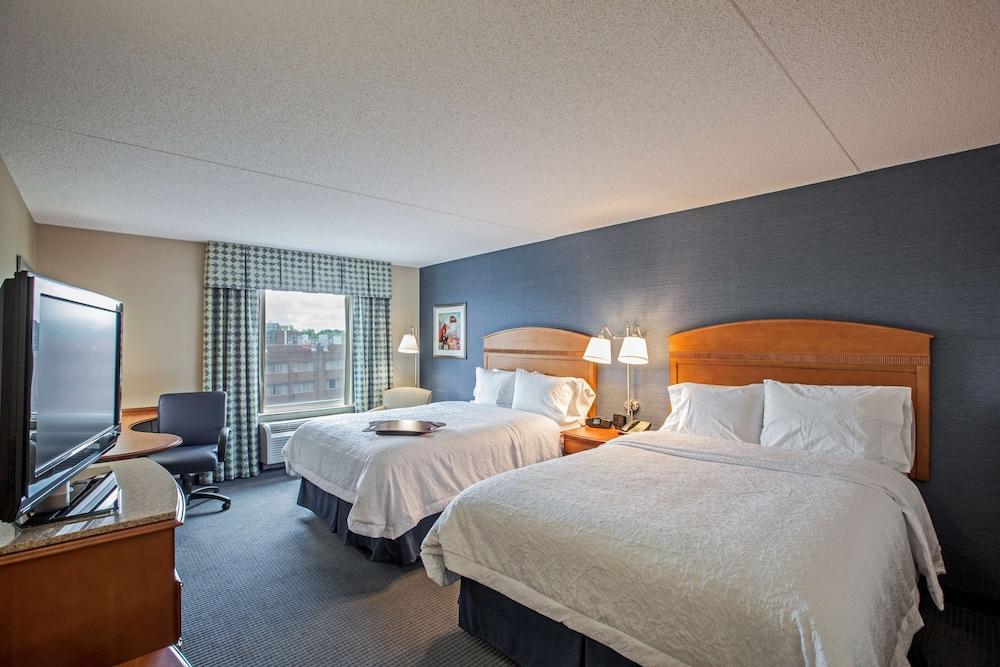 Hampton Inn by Hilton New York - LaGuardia Airport - Tap to explore photos
