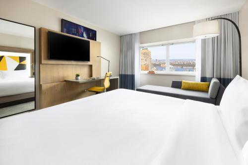 M Social Hotel New York Times Square Room Type - Social Superior Hudson River View King M Social Hotel New York Times Square Room Type - Social Superior Hudson River View King