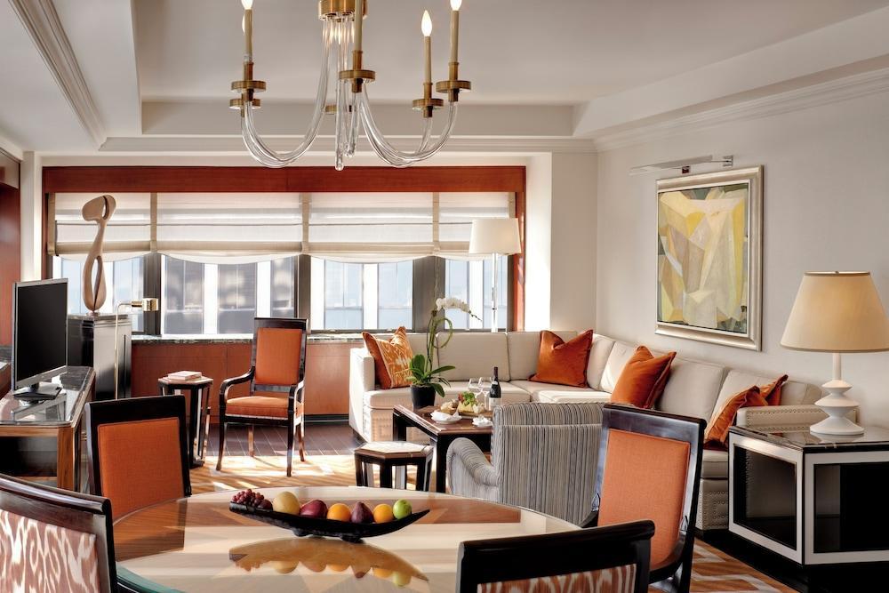 Lotte New York Palace Room Type - Suite, 1 King Bed, Tower (Corner)