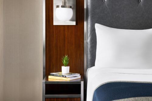The New Yorker Hotel Room Type - Executive Queen Room