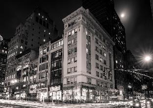 U Hotel Fifth Avenue, Empire State Building - Tap to explore photos
