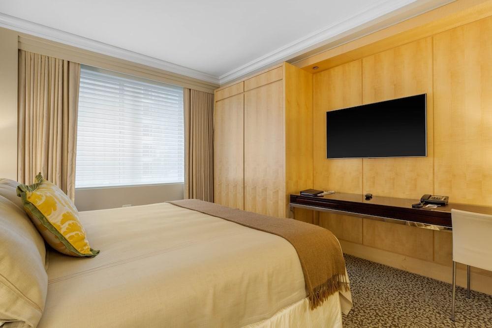 Omni Berkshire Place Room Type - Premier Room, 1 King Bed, City View