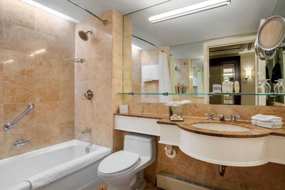 Omni Berkshire Place Room Type - Premier Room, 2 Double Beds, City View Omni Berkshire Place Room Type - Premier Room, 2 Double Beds, City View