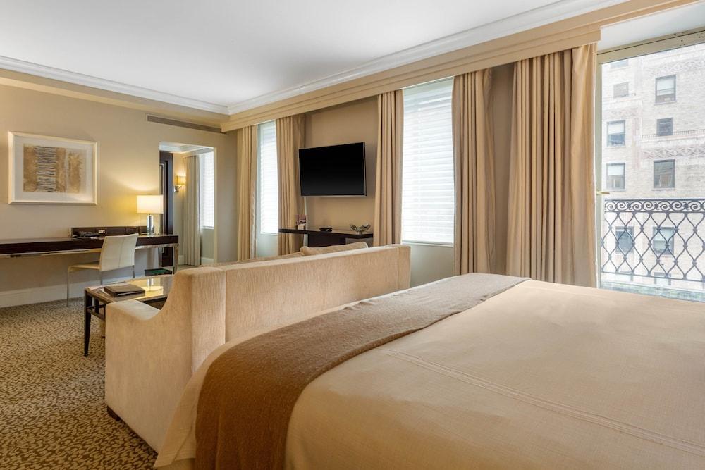 Omni Berkshire Place Room Type - Premier Room, 1 King Bed, Terrace (Executive) Omni Berkshire Place Room Type - Premier Room, 1 King Bed, Terrace (Executive)