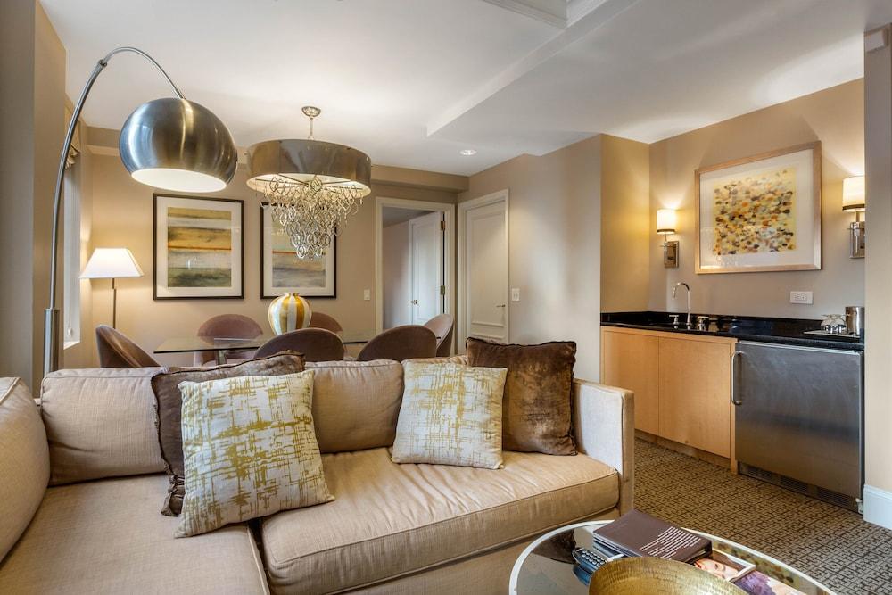 Omni Berkshire Place Room Type - Suite, 1 King Bed (Cathedral)