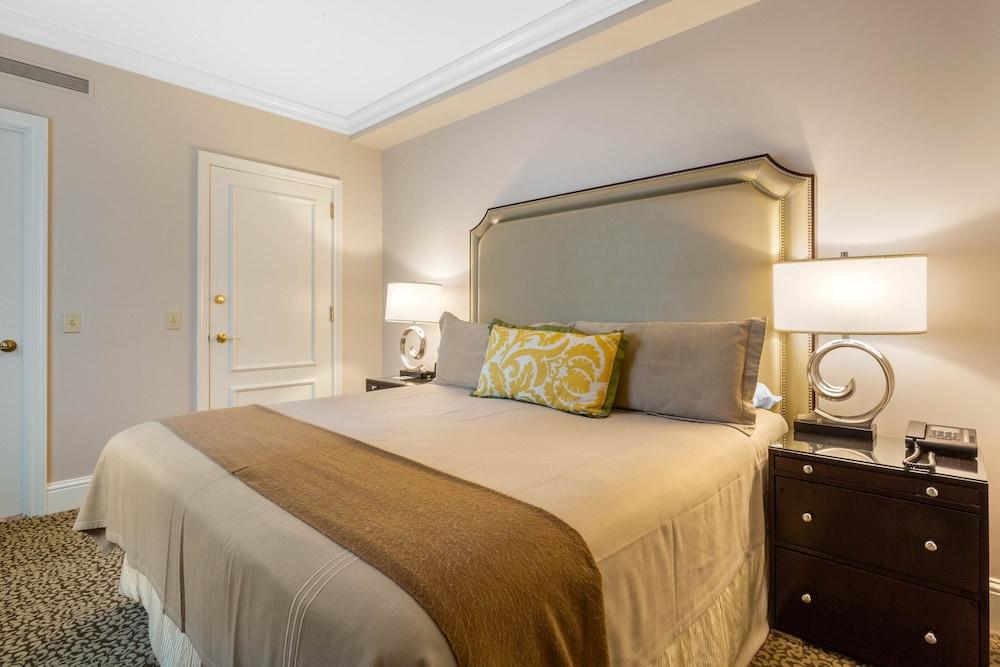 Omni Berkshire Place Room Type - Suite, 1 King Bed, Terrace (Rockefeller)