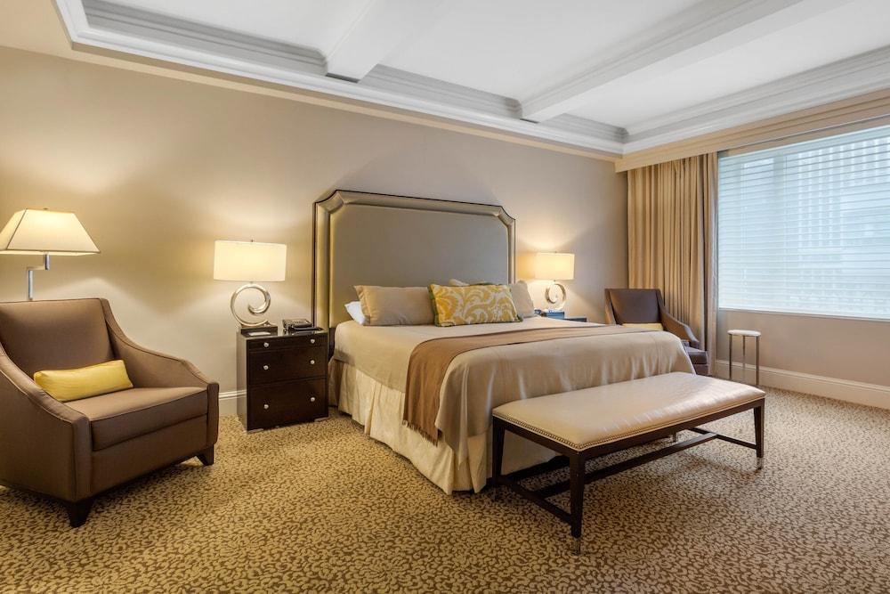 Omni Berkshire Place Room Type - Premier Room, 1 King Bed, Terrace (Executive)