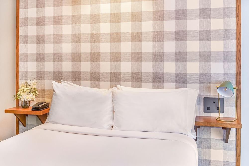 Paramount Times Square Room Type - Standard Room, 1 Double Bed