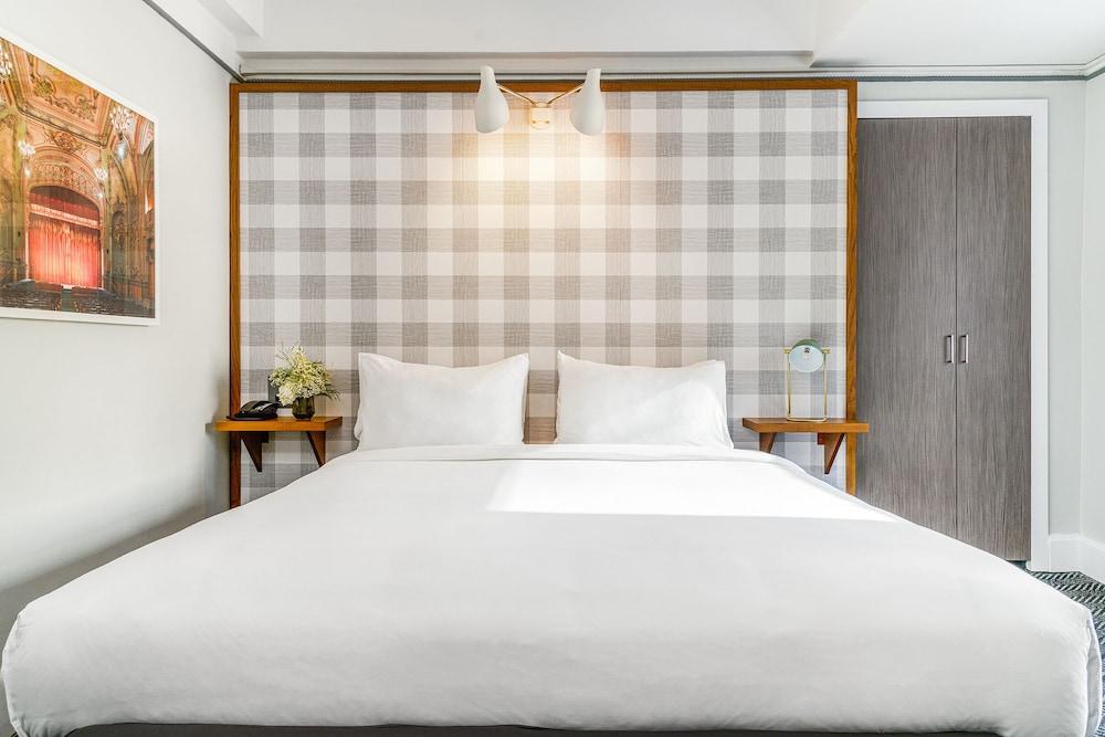 Paramount Times Square – A Generator Hotel Room Type - Executive Room, 1 King Bed