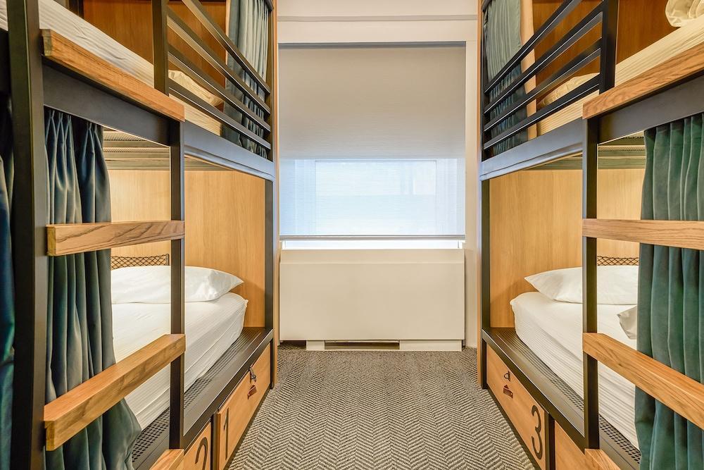 Paramount Times Square – A Generator Hotel Room Type - Classic Quadruple Room