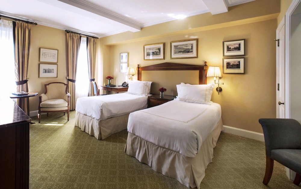 Hotel Plaza Athenee - Tap to explore photos