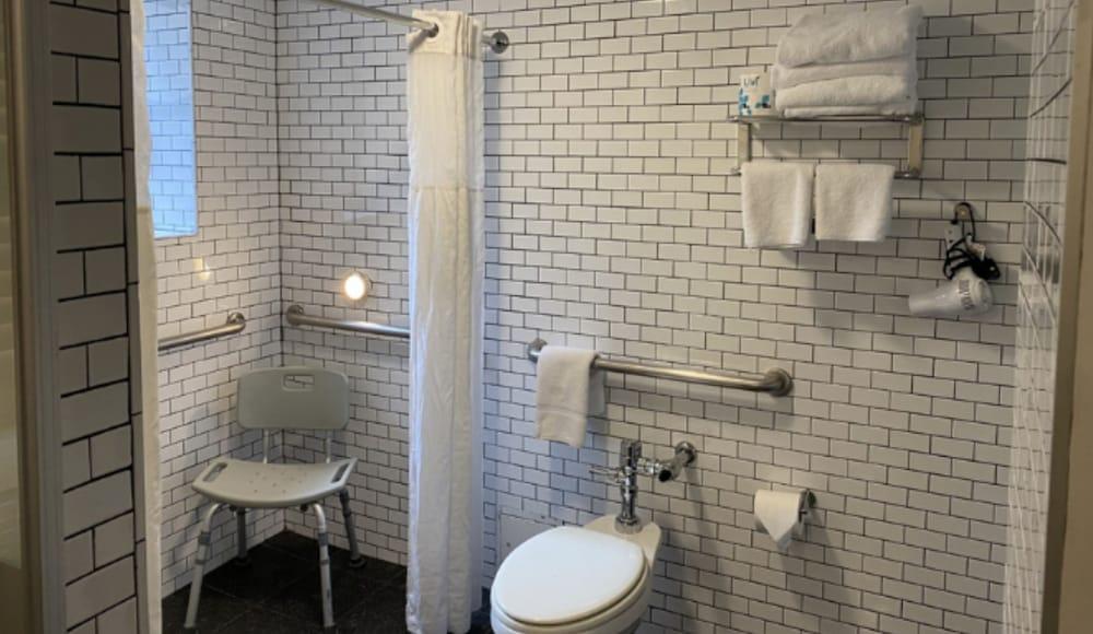 Pod 51 Room Type - Queen Pod ADA