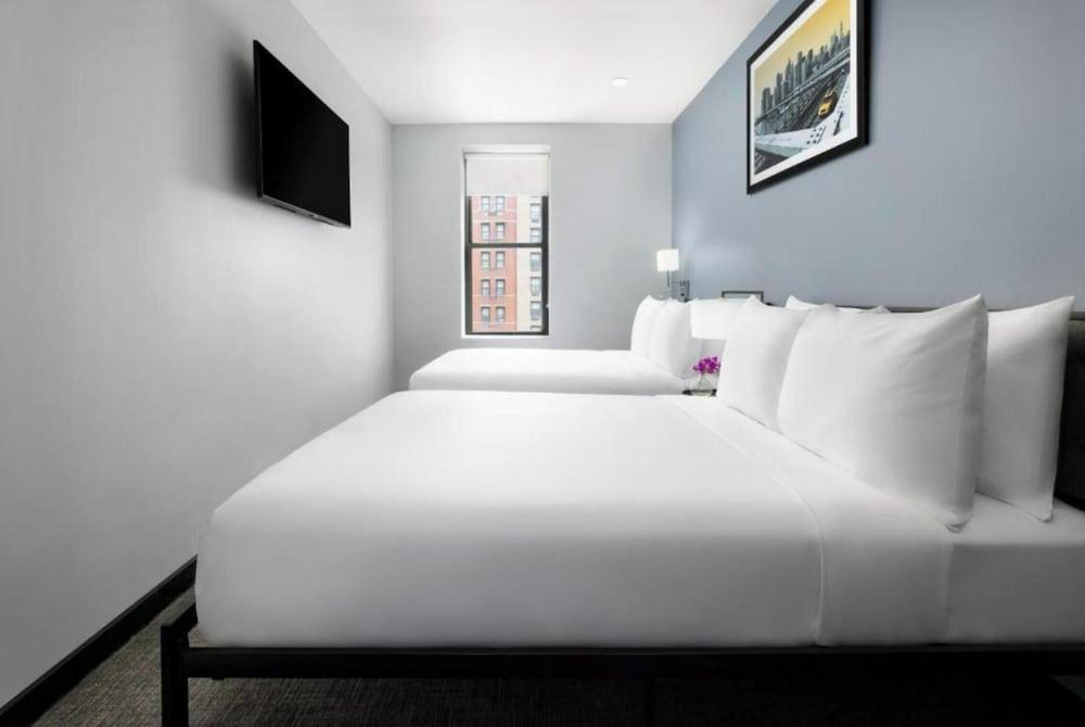 OYO Times Square Room Type - 2 Full Bed