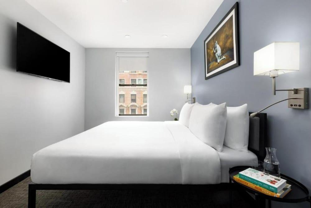 OYO Times Square Room Type - Queen Bed Accessible