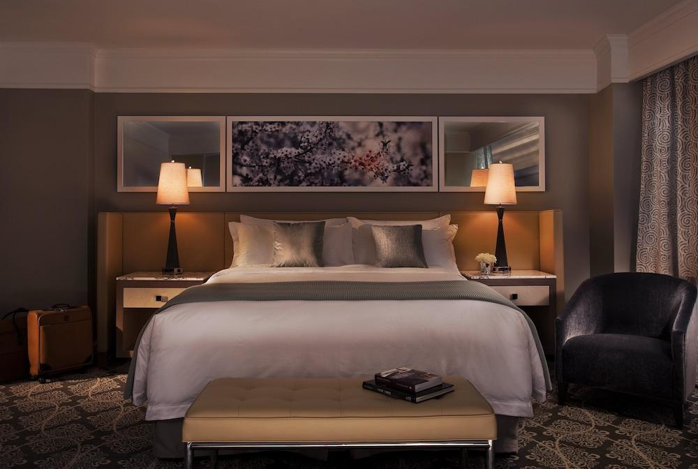 Loews Regency New York Hotel Room Type - Superior Room, 1 King Bed