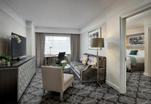 Loews Regency New York Hotel - Tap to explore photos