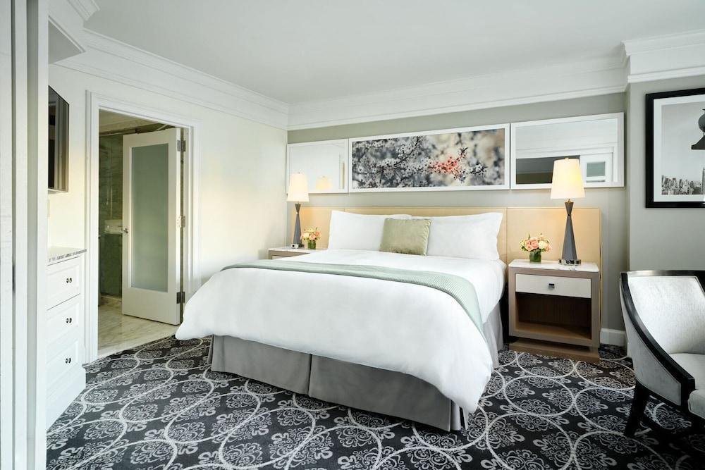 Loews Regency New York Hotel Room Type - Executive Suite (Grand Executive Suite)