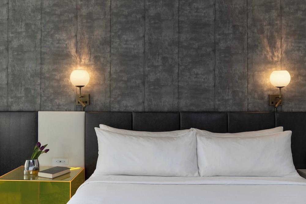 Renaissance New York Times Square Hotel by Marriott Room Type - Room, 1 King Bed (Mobility/Hearing Access, Roll-In Shwr) Renaissance New York Times Square Hotel by Marriott Room Type - Room, 1 King Bed (Mobility/Hearing Access, Roll-In Shwr)