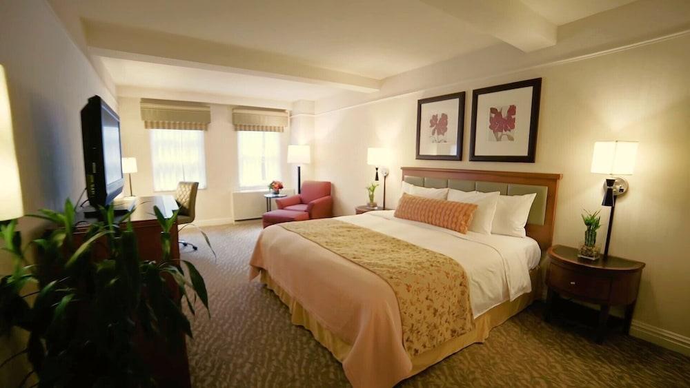 San Carlos Hotel Room Type - Deluxe Room, 1 Queen Bed