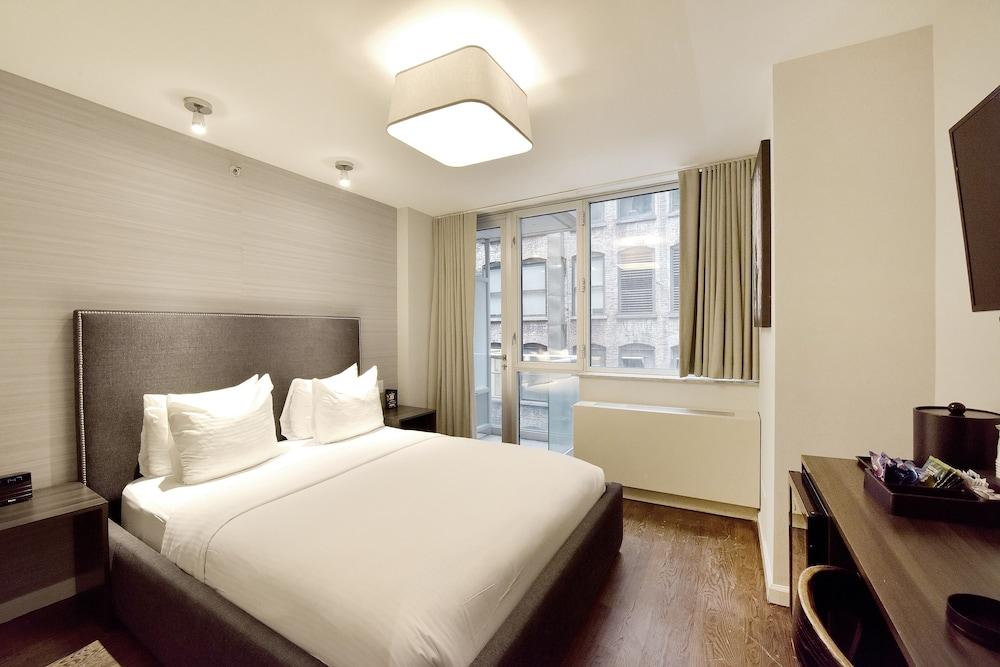 Hotel 32 32 Room Type - Queen Superior with Balcony and Kitchen