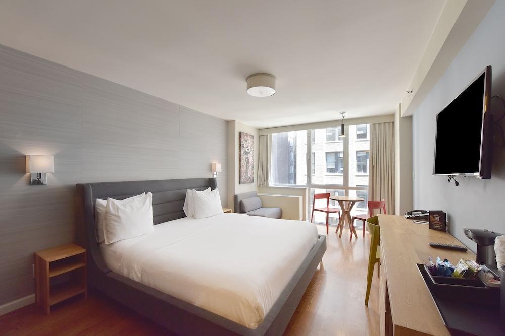 Hotel 32 32 Room Type - King Deluxe