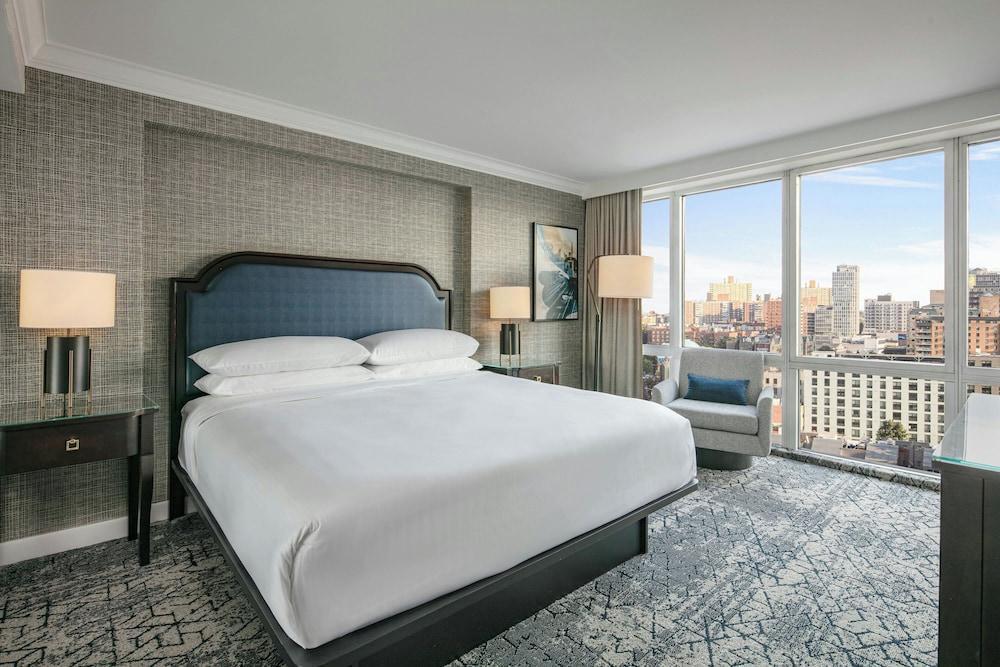 Sheraton LaGuardia East Hotel Room Type - Executive Room, 1 King Bed