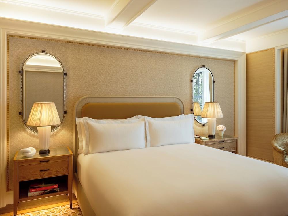 The Surrey A Corinthia Hotel Room Type - Deluxe Room, 1 King Bed (Grand ) The Surrey A Corinthia Hotel Room Type - Deluxe Room, 1 King Bed (Grand )