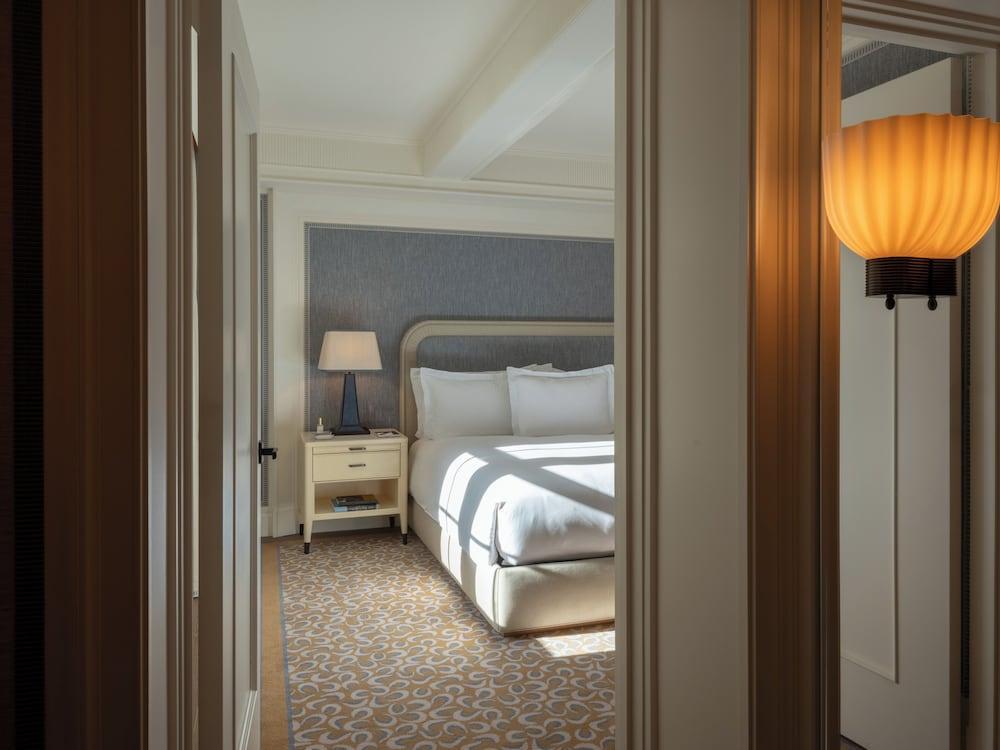 The Surrey A Corinthia Hotel Room Type - Deluxe Suite