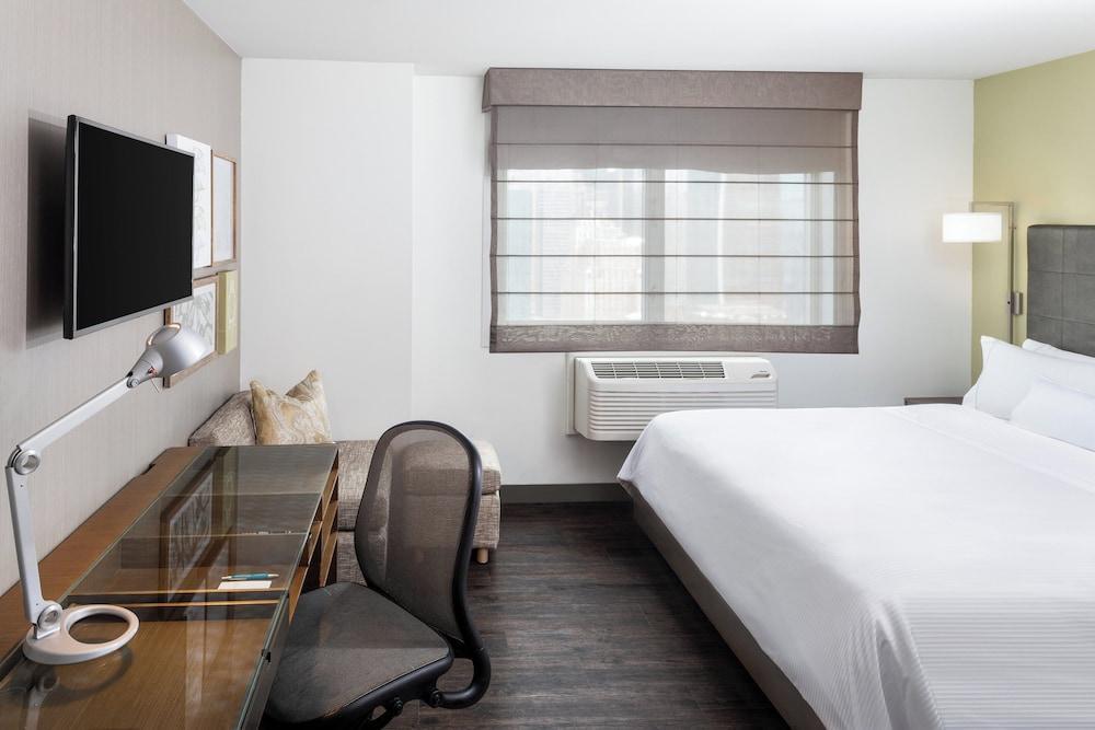 Element Times Square West Room Type - Deluxe Room, 1 King Bed, City View