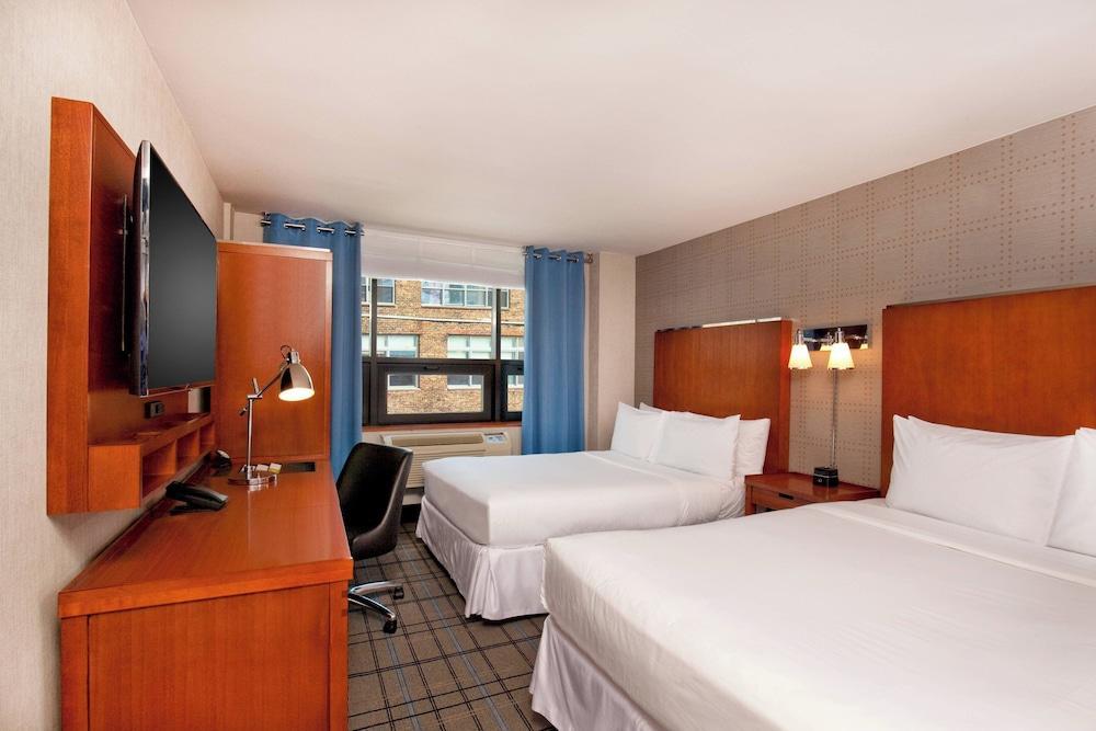 Four Points by Sheraton Midtown-Times Square Room Type - Room, 2 Double Beds