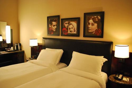 Washington Square Hotel Room Type - Deluxe Twin Room
