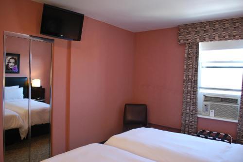 Washington Square Hotel Room Type - Superior Twin Room