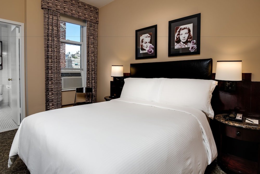 Washington Square Hotel Room Type - Deluxe Room, 1 Queen Bed