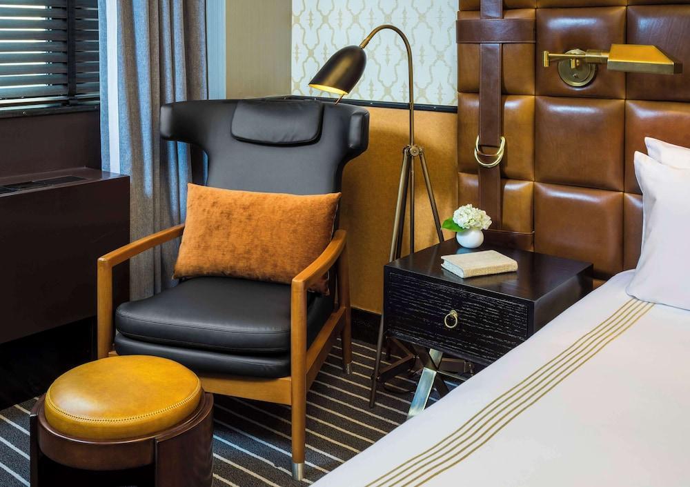 Gild Hall, A Thompson Hotel, by Hyatt Room Type - Deluxe Room, 1 King Bed