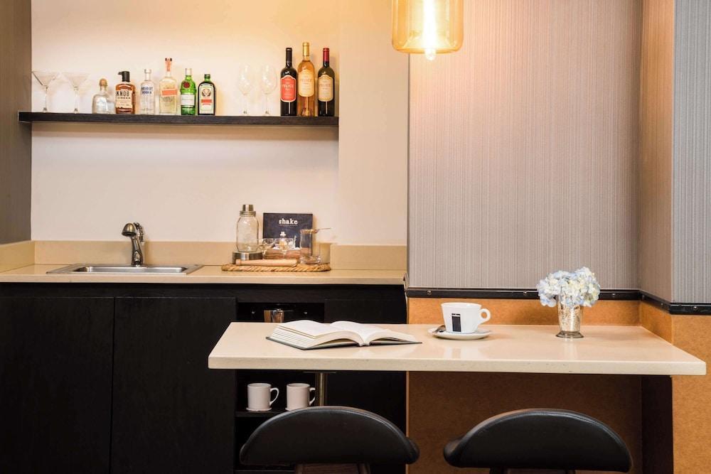 Gild Hall, A Thompson Hotel, by Hyatt Room Type - Premium Suite, 1 King Bed with Sofa bed Gild Hall, A Thompson Hotel, by Hyatt Room Type - Premium Suite, 1 King Bed with Sofa bed