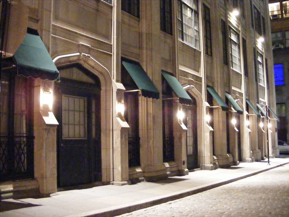 The Wall Street Inn - Tap to explore photos