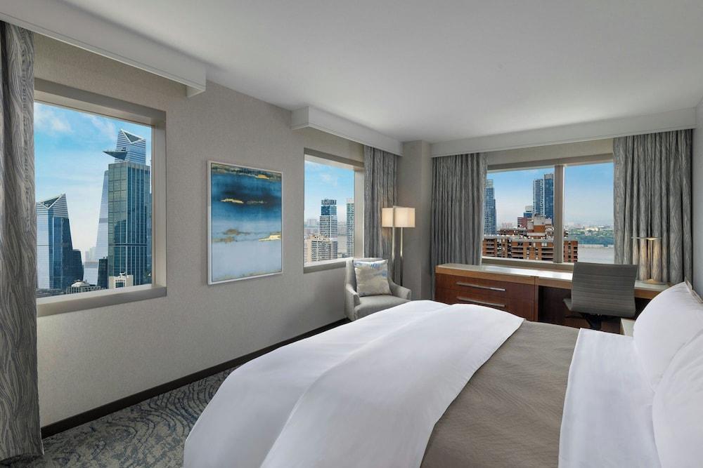 The Westin New York at Times Square Room Type - Traditional Room, 1 King Bed, City View (Corner)