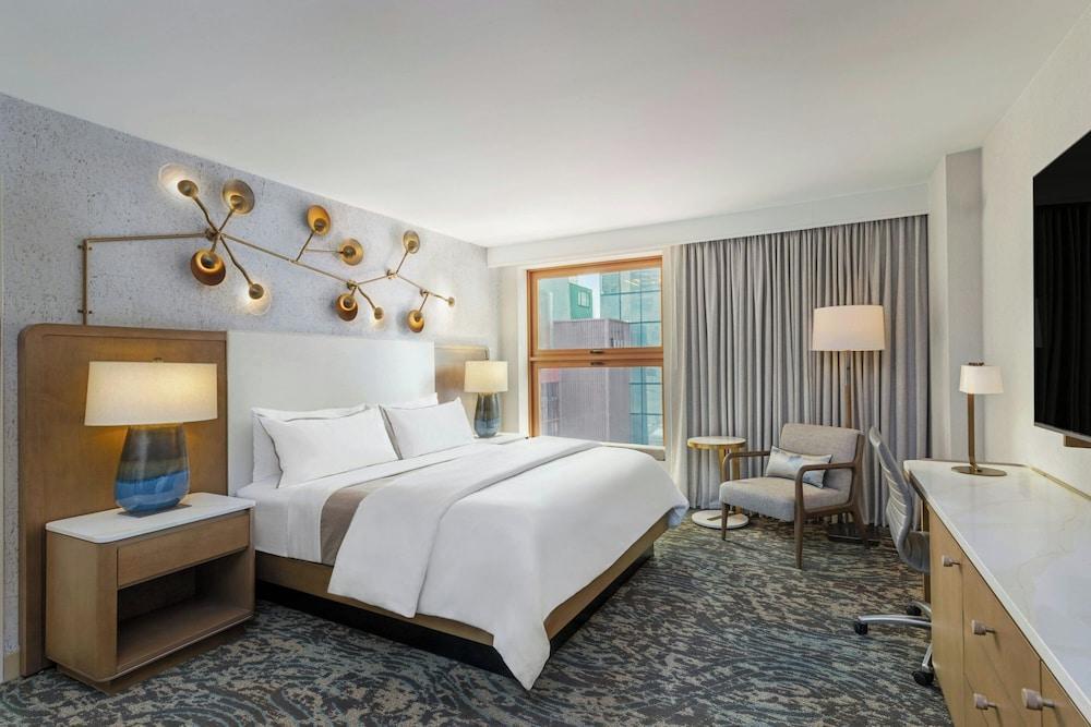 The Westin New York at Times Square Room Type - Grand Room, 1 King Bed (Hearing Accessible / Deluxe) The Westin New York at Times Square Room Type - Grand Room, 1 King Bed (Hearing Accessible / Deluxe)
