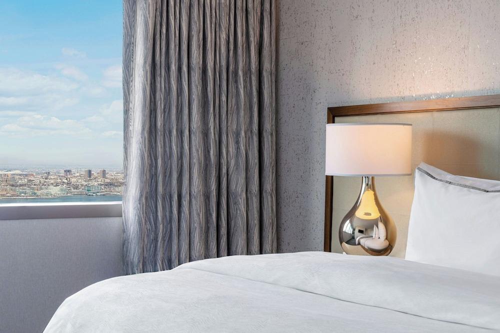 The Westin New York at Times Square Room Type - Junior Suite, 1 King Bed with Sofa bed (Mobility/Hearing Accessible, Tub) The Westin New York at Times Square Room Type - Junior Suite, 1 King Bed with Sofa bed (Mobility/Hearing Accessible, Tub)