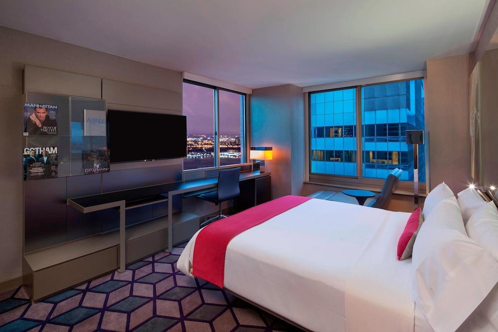 W New York - Times Square by Marriott Room Type - Room, 1 King Bed, River View (Corner)