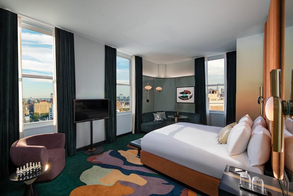 W New York - Union Square Room Type - Premier Room, 1 King Bed, Park View, Corner (Hearing Accessible)