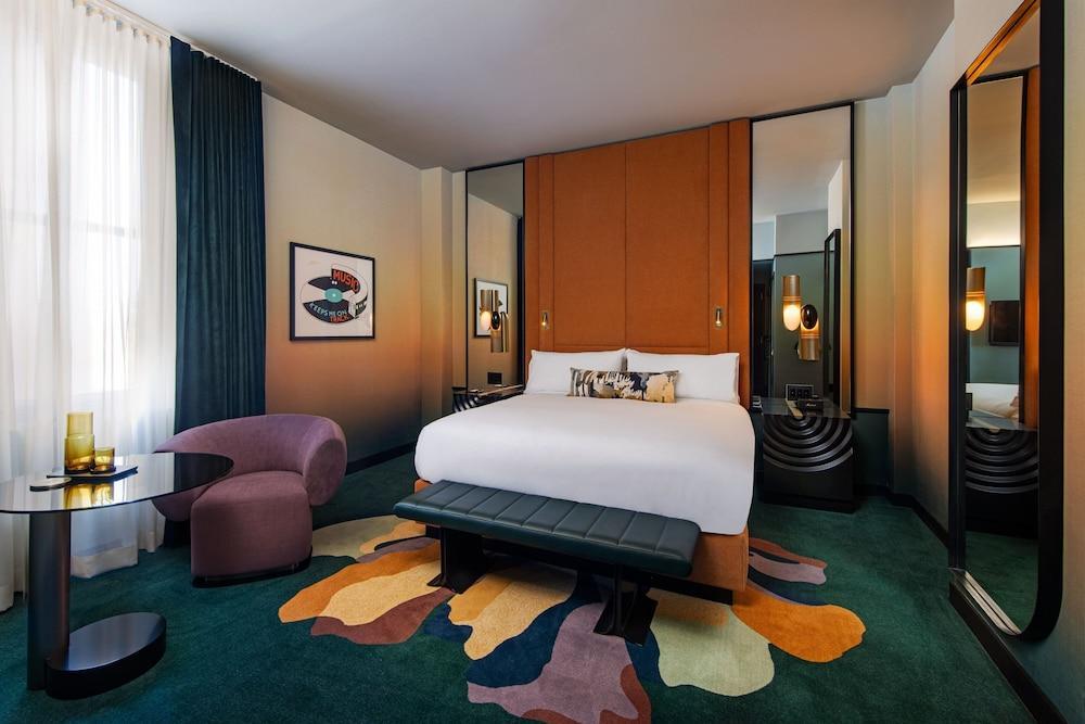 W New York - Union Square Room Type - Standard Room, 1 King Bed (Mobility Accessible, Transfer Shower)