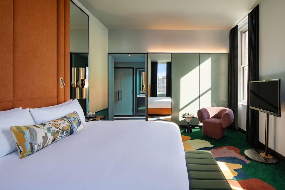 W New York - Union Square Room Type - Premier Room, 1 King Bed, Park View