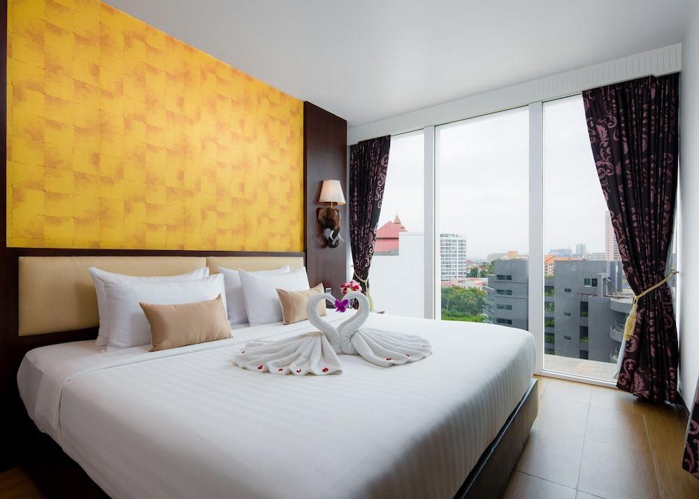 Aiyara Grand Hotel Pattaya Room Type - Superior with Bathtub - child sharing bed